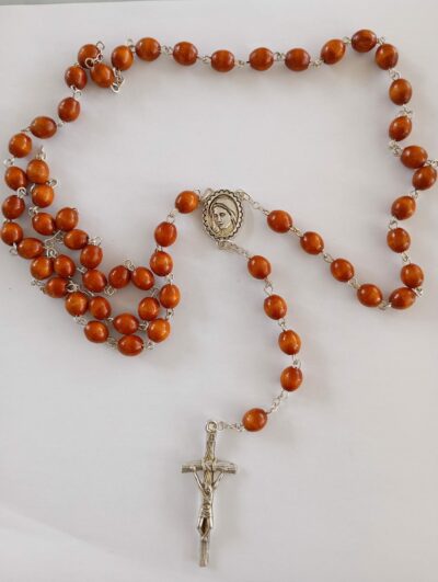 Rosario de cadena con bolas de madera marrones